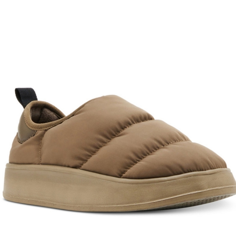 MADDEN GIRL SLIP ON PUFFER CLOGS SIZE 7.5. NIB